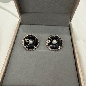 Black Pearl Accent Floral Stud Earrings - Designer Inspired